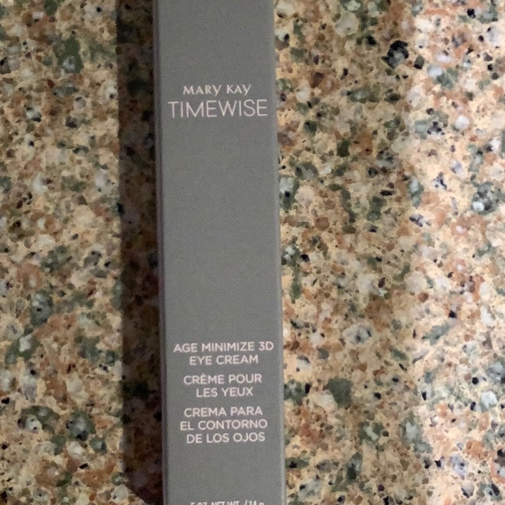 Mary Kay age minimizing 3D eye cream